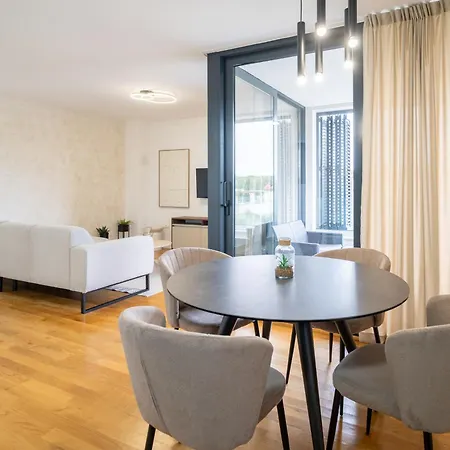 Апартаменты Mistral Retreat *